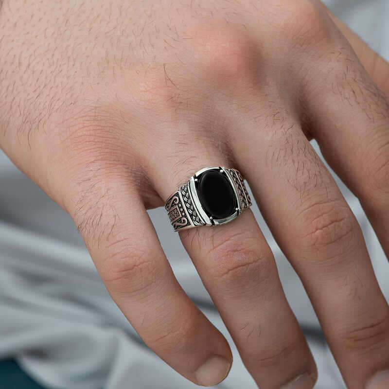 Gümüş Oniks Taşlı Örgü Desenli Erkek Yüzük Position Silver